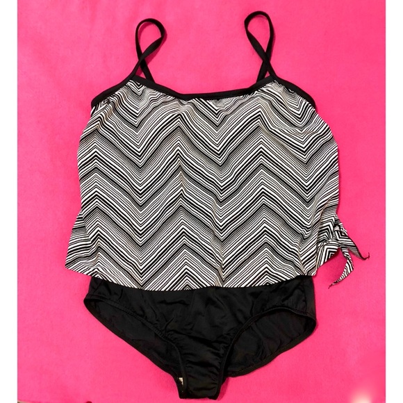 Le Cove Other - LE COVE Black White One Piece Padded Swims…